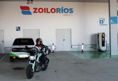 alicia sornosa en la estación de servicio los ibones de zoilo ríos alicia sornosa en la estación de servicio los ibones de zoilo ríos